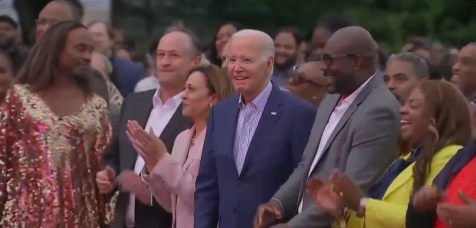 Joe Biden otuz saniye dondu kaldı